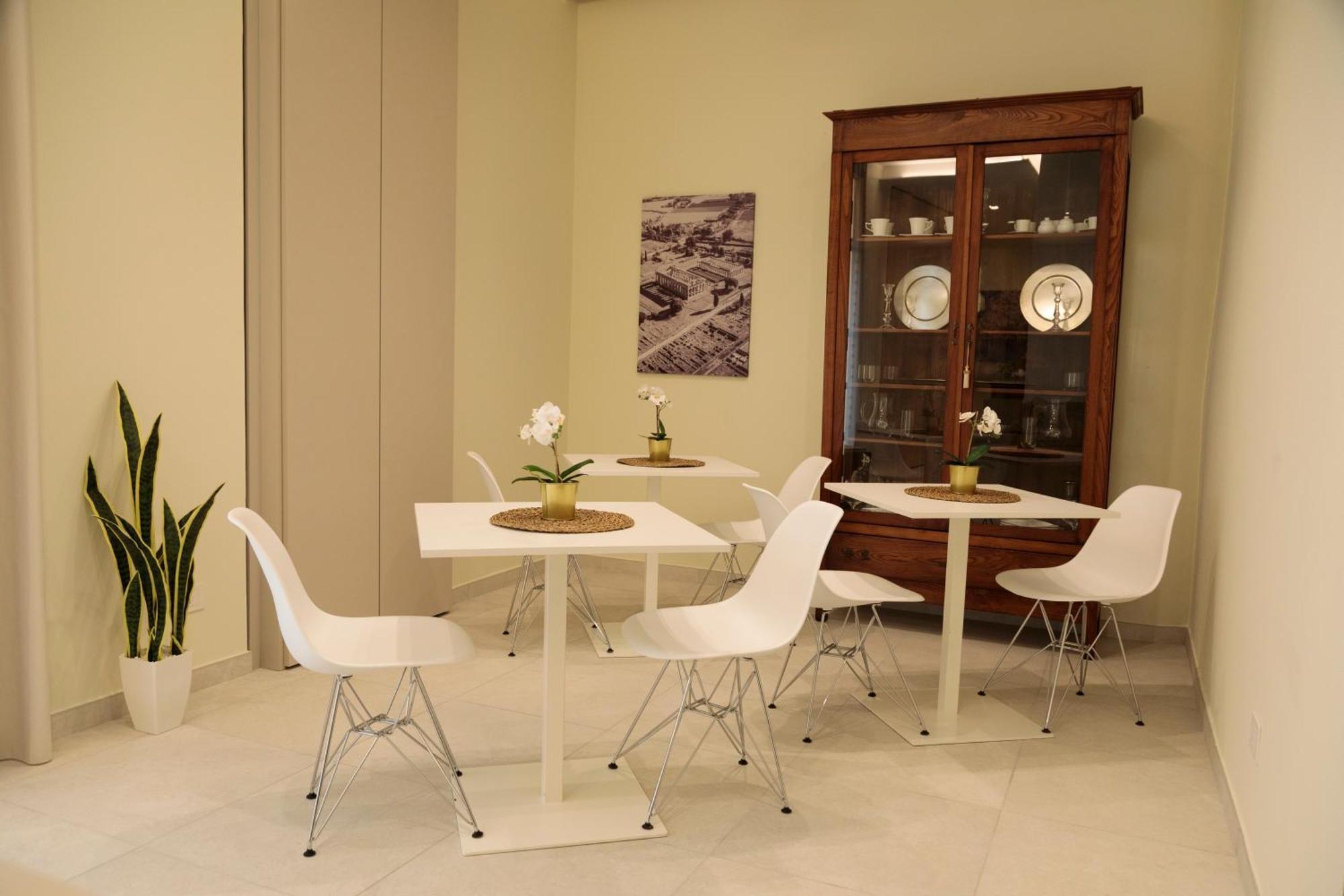 Domus Vivian Hotel Montecorvino Pugliano Bagian luar foto